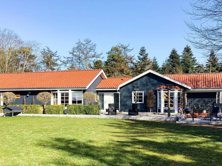 Ferienhaus für 13 Personen, mit Terrasse und Garten, kinderfreundlich