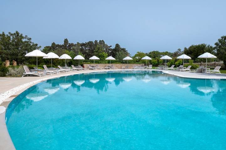 Entire apartment, Apartment 'Tenuta Vigna Corallo - Dalia' with Shared Pool, Wi-Fi and Air Conditioning in Baia dei Turchi, Otranto region