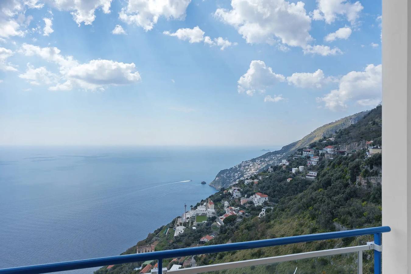 Appartamento intero, Da Nonno Aurelio con vista mare, Wi-Fi e aria condizionata in Furore, Sorrento Coast