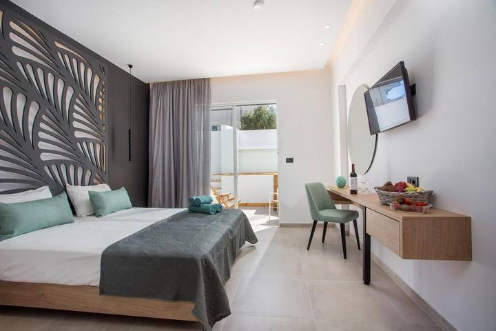 Gîte pour 2 personnes, avec jacuzzi ainsi que piscine et jardin à Faliráki - 4