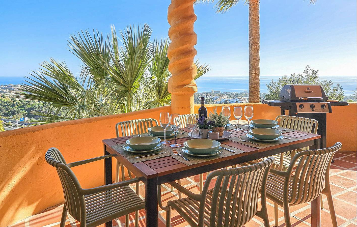 Apartamento vacacional entero, Apto 132m2 c/ Parking, Piscina y Playa 2km in Urbanizacion Calahonda, Mijas