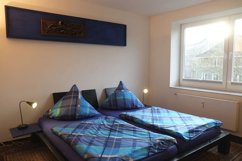 Ganze Wohnung, Nice, centrally located apartments in Cologne, tram stop in front of the door. in Rodenkirchen, Köln