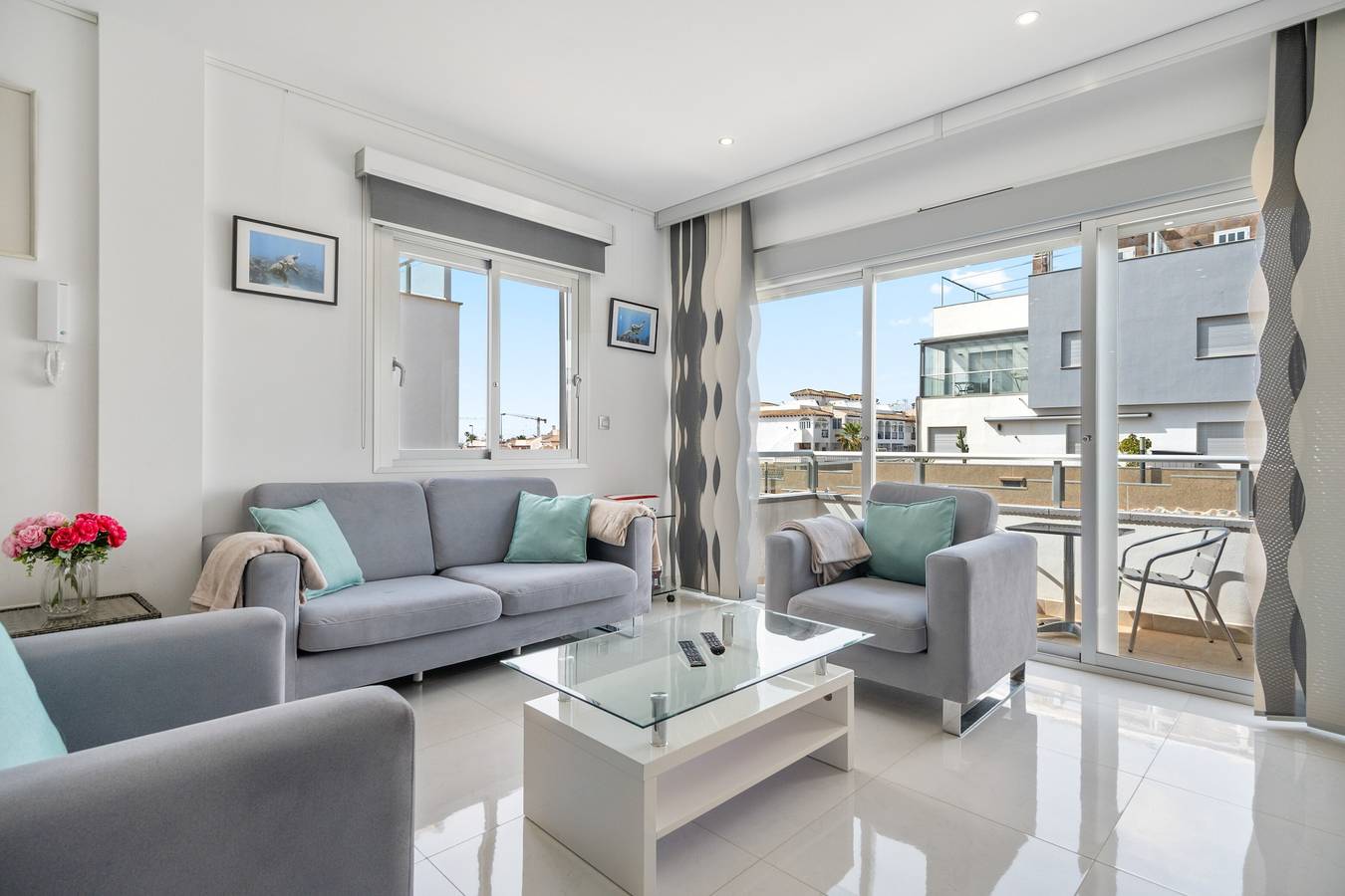 Villa Bahati proche la plage avec vue mer, piscine partagée, jardin, climatisation et Wi-Fi. in Punta Prima (Alicante), Orihuela