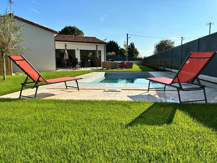 Location de vacances pour 8 personnes, avec Terrasse ainsi que Jardin et Piscine à Neuville-de-Poitou - 2