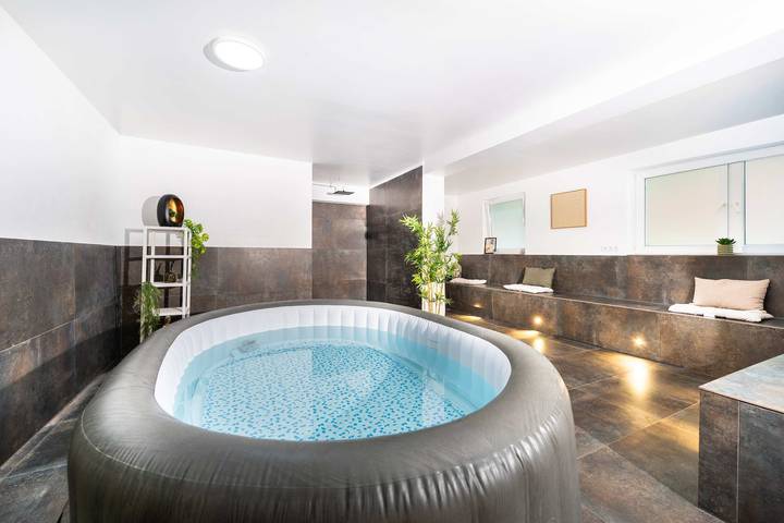 Villa für 38 Personen, mit Whirlpool und Garten sowie Sauna in Rhein (Deutschland) - 2