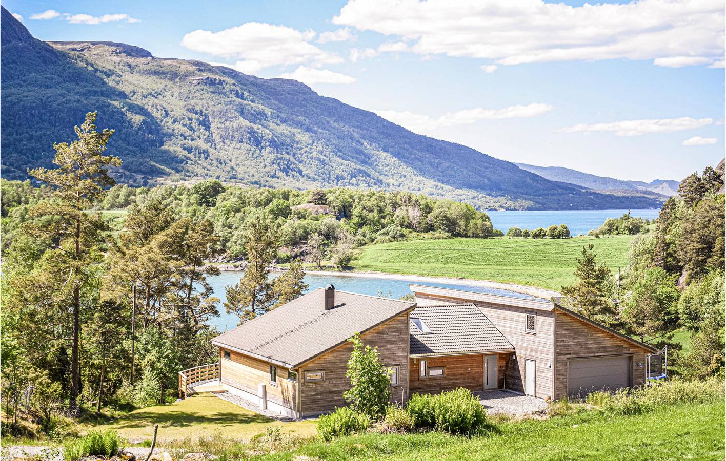 Ferienhaus für 10 Personen mit Terrasse in Etne