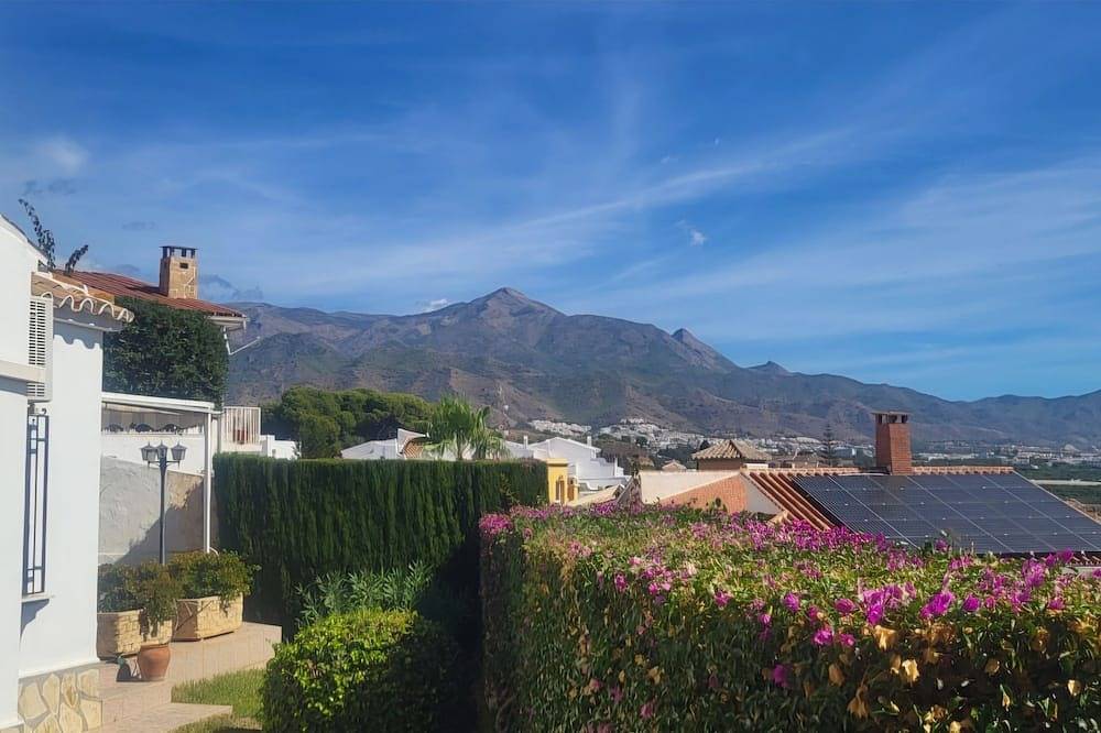 Villa - Casa del Sol! Detached villa with pool, outdoor terraces near the beach! in Urbanización Punta Lara, Nerja