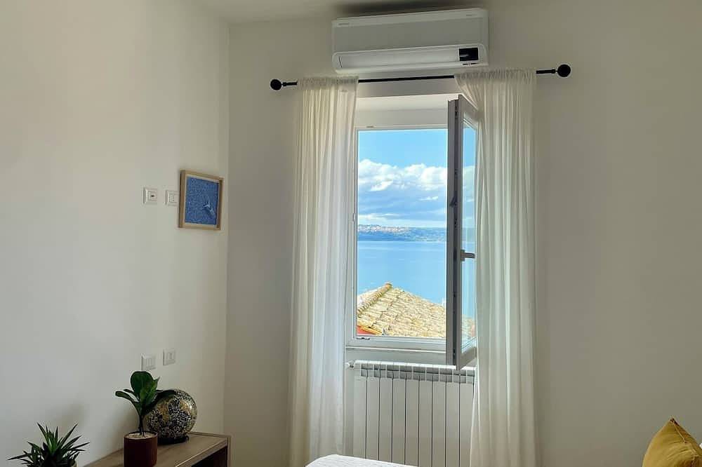 Casa fronte lago con vista mozzafiato! Accogliente e silenzioso. in Anguillara Sabazia, Lago di Bracciano