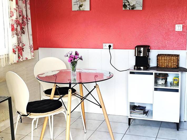 Gîte pour 2 personnes, avec piscine ainsi que jardin et vue à Bendejun - 3