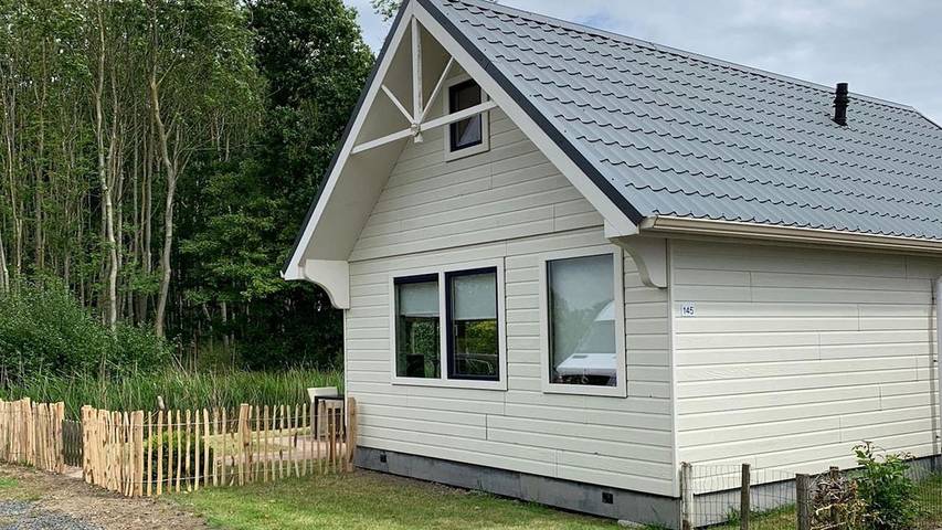 Vakantiehuis voor 5 personen, met tuin en zwembad in Tzummarum