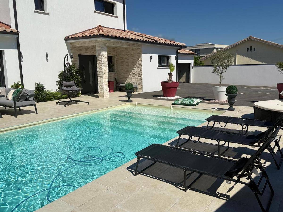 Three-Bedroom Villa in Saint-André-de-Cubzac, Région de Blaye