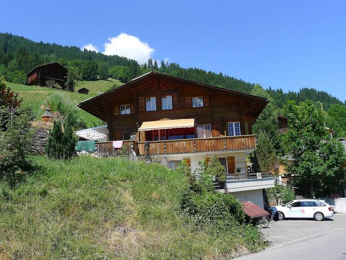 Hütte für 4 Personen, mit Balkon und Terrasse sowie Garten und Sauna im Berner Oberland