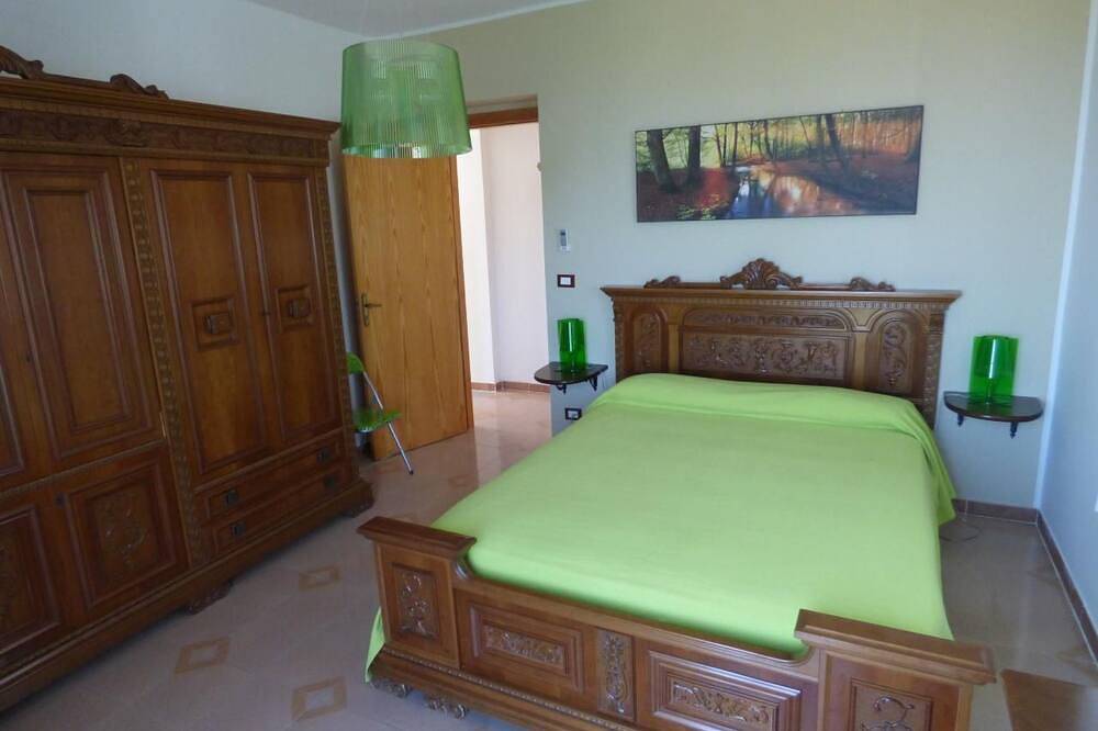 Landhaus mit Blick auf die Äolischen Inseln in Patti, Messina Provinz