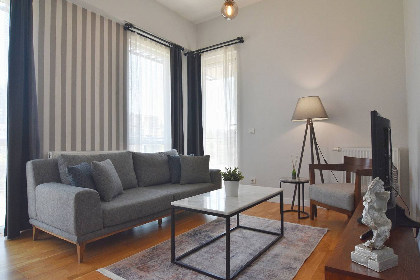Entire apartment, 7th floor central 1-Bdr Apt  Wi-Fi/Pool/Gym in Istanbul, Marmara region
