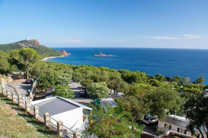 Camping pour 4 personnes, avec Terrasse et Bassin pour enfant ainsi que Piscine et Vue à Saint-Raphaël - 4