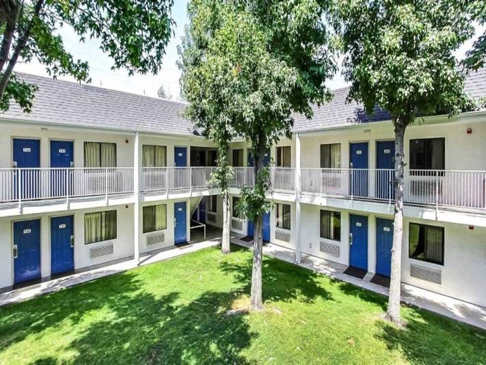 Ganze Wohnung, Gemütliches Zimmer mit einem Queensize-Bett | Barrierefreie Badewanne in Fremont, Silicon Valley