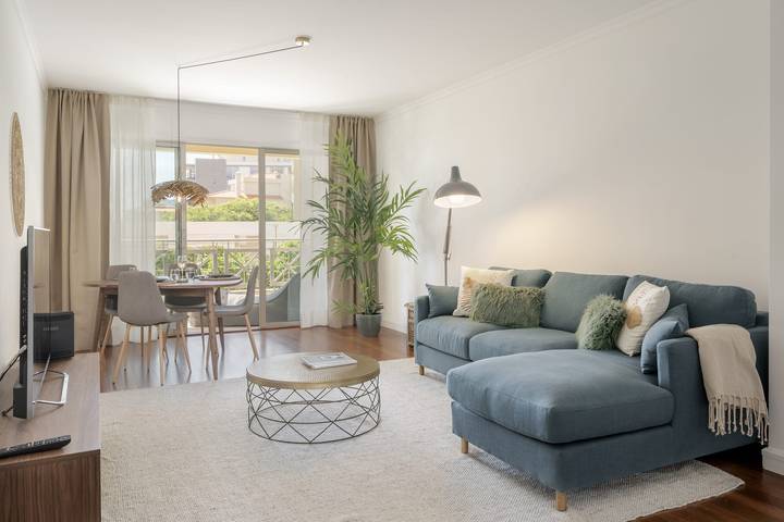 Apartamento de férias para 4 pessoas, com varanda e piscina no Funchal