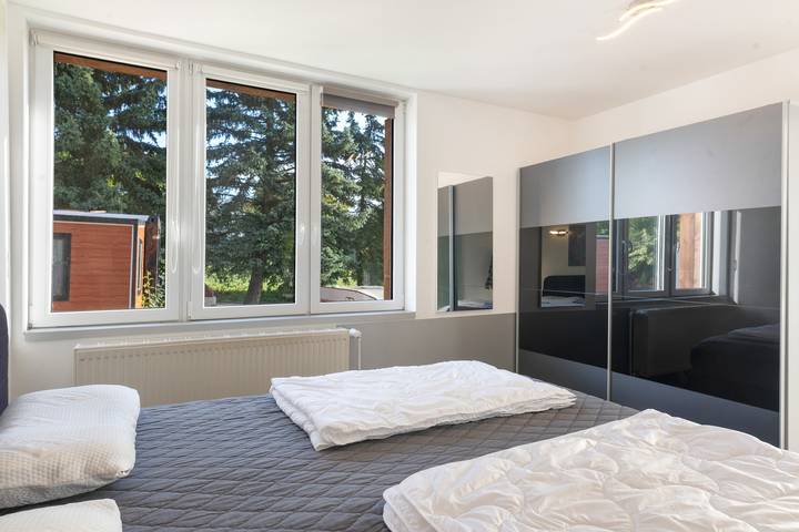 Ganze Wohnung, Ferienwohnung „Zum Segel“ 1 mit privater Terrasse und Wlan in Bungalowdorf Zadelsdorf, Zeulenroda-Triebes