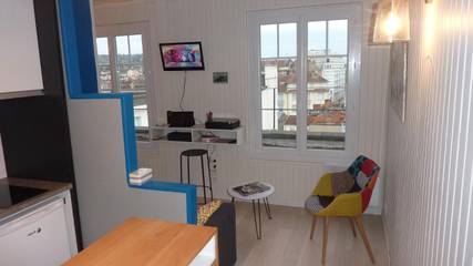 Gîte pour 2 personnes, avec vue et terrasse dans Centre Culturel Valery Larbaud Vichy