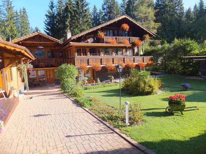 Maison d’hôte pour 4 personnes, avec Balcon et Terrasse ainsi que Jardin et Sauna