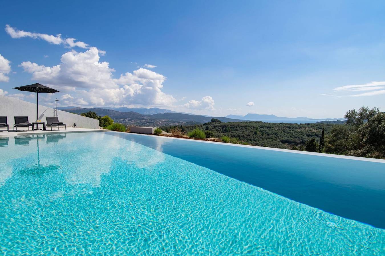 Villa Therona, Private Infinity Pool, Spacious Furnished Terrace, Lefkada in Απόλπαινα, Πόλη της Λευκάδας