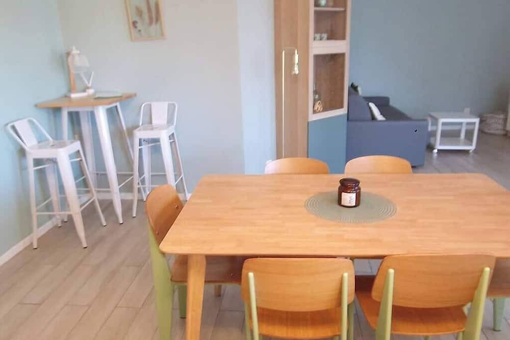 Entire apartment, Appt 8 P, parkings, Disney direct, Vallée Village in Serris, Seine-et-Marne