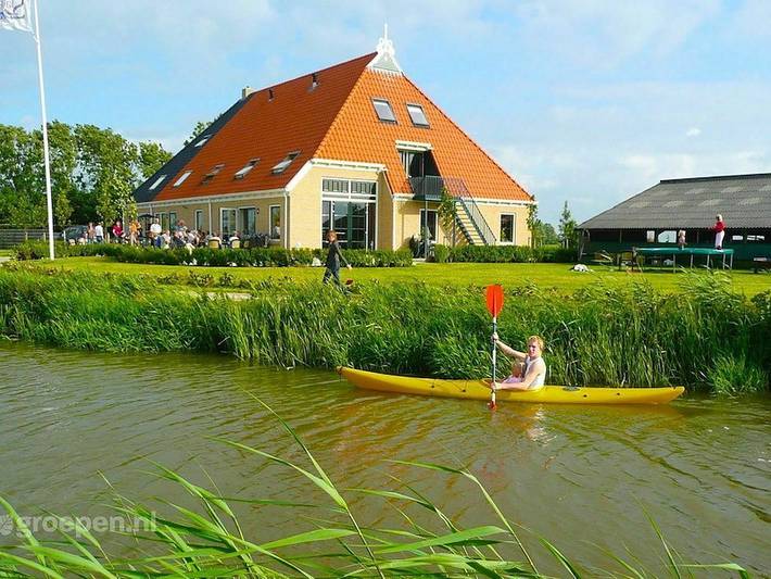 Natuurhuisje voor 16 personen, met balkon/terras en terras in Friesland