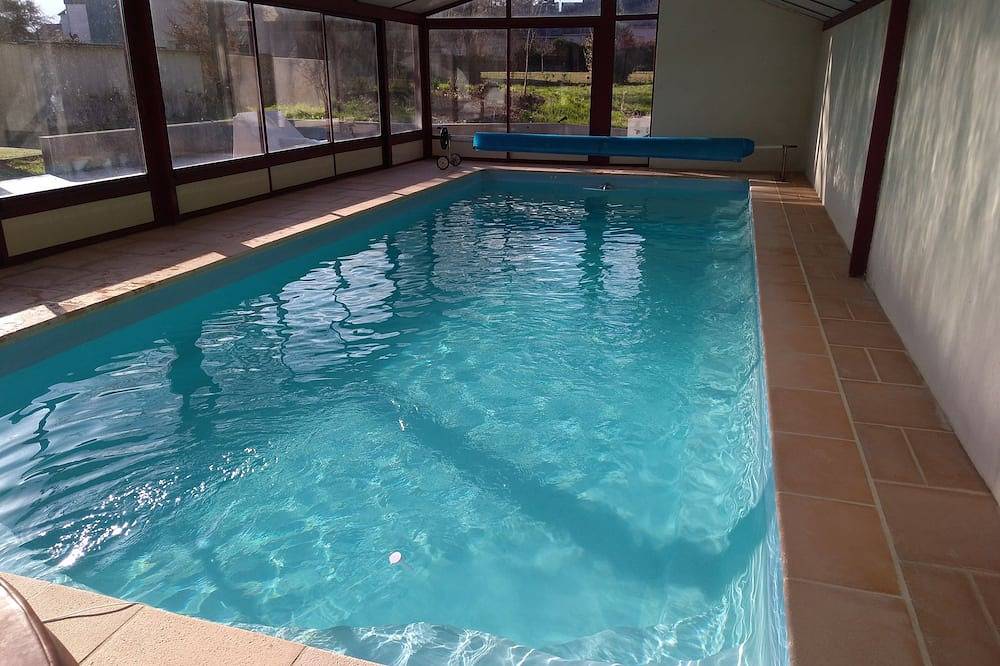Maison pouvant accueillir 15 personnes avec piscine et spa couverts in Herbignac, Région de Saint-Nazaire