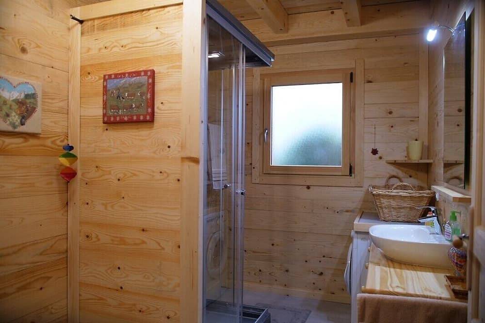 L'Ancolie Small, comfortable chalet at the foot of the mountains in Faverges, Parc naturel régional du Massif des Bauges
