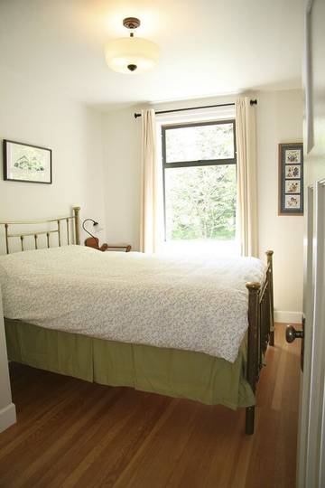 Cabin Rentals And Lodges for 6 Guests in Salt Spring Island Electoral Area, Victoria - Vancouver Island, Picture 2