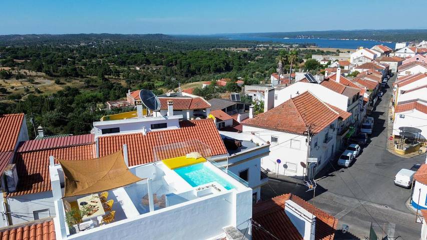 Maison d’hôte pour 6 personnes, avec Balcon et Terrasse ainsi que Piscine et Vue sur le lac à Montargil