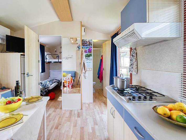 Wohnwagen für 4 Personen, mit Kinderpool am Gardasee - 3