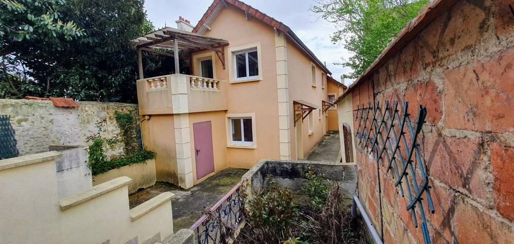 Gîte pour 8 personnes, avec Balcon ainsi que Terrasse et Jardin à Brunoy