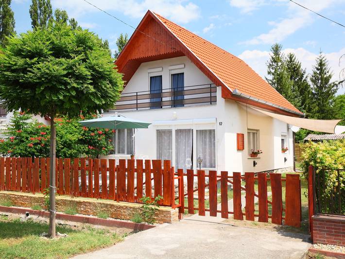 Ferienhaus für 9 Personen, mit Balkon und Terrasse sowie Garten in Balatonfenyves