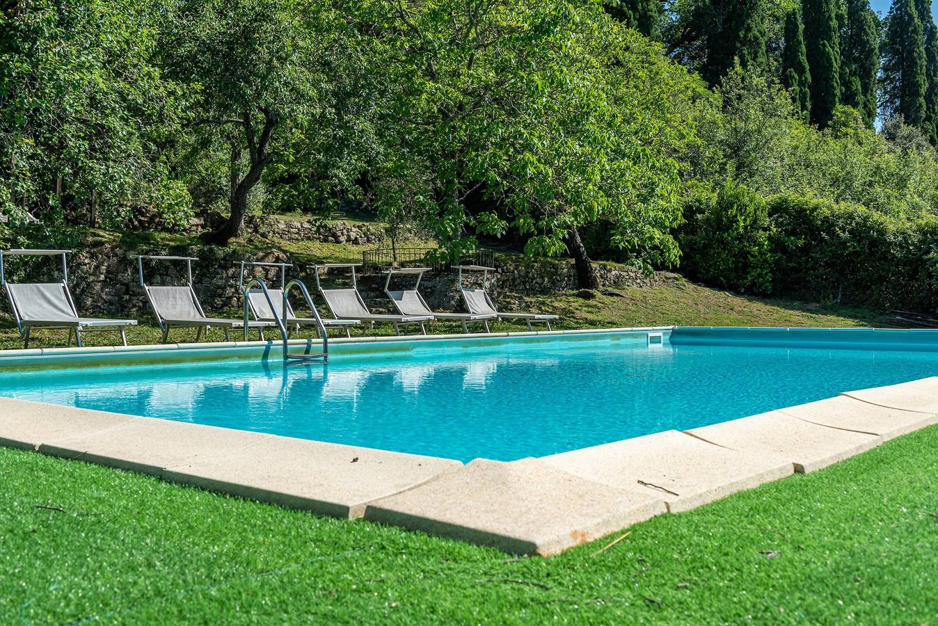 Villa Panzano-Barberino di Mugello con Vista Lago, Piscina Privata e Wi-Fi.6/8 persone. in Barberino di Mugello, Firenze province
