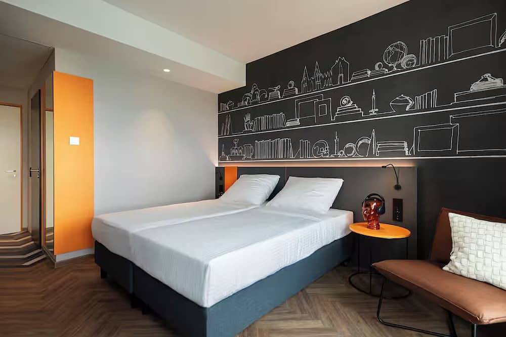 Enjoy Seamless Travel in a Contemporary Room a Stop Away from Cologne Airport in Porz (Köln), Cologne