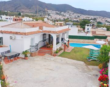 Villa for 8 Guests in Nerja, Costa del Sol, Picture 1