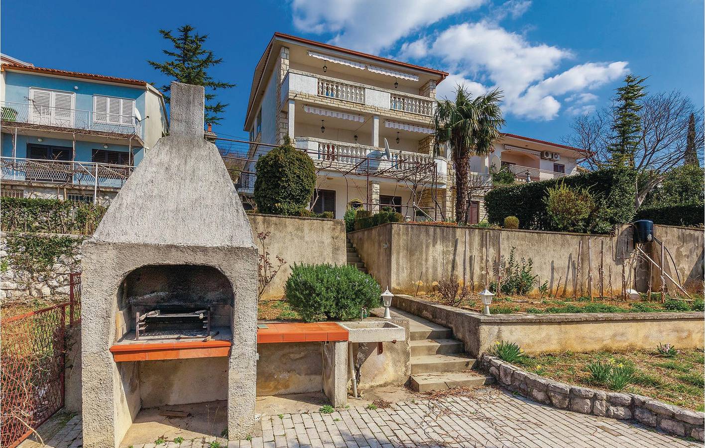 Ganze Ferienwohnung, Gemütliche Ferienwohnung am Meer mit Terrasse und Parkplatz, 2 km vom Strand Vodna entfernt in Jadranovo, Primorje-Gorski Kotar