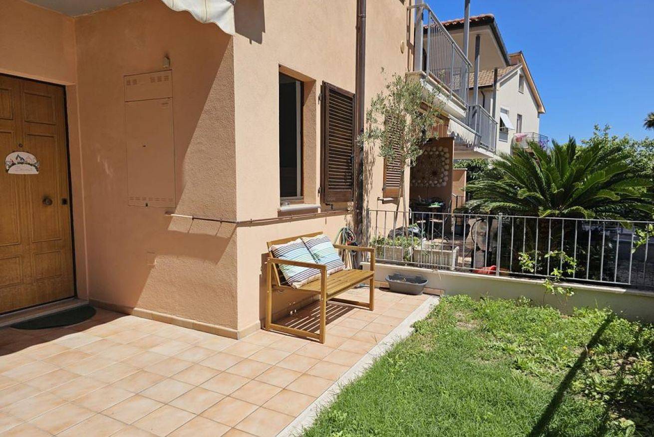 Appartement entier, S255 - Sirolo, new three-room apartment a stone's throw from the center in Sirolo, Riviera del Conero
