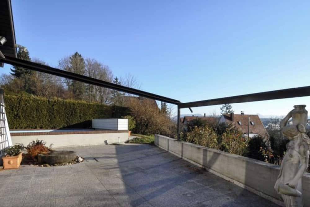Urlaub mit Pool und Blick auf die schwäbische Alb in Nürtingen, Landkreis Esslingen