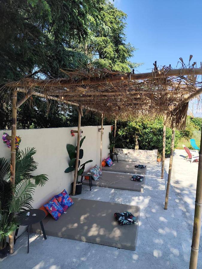 Gîte pour 2 personnes, avec jacuzzi ainsi que jardin et piscine à Graulhet