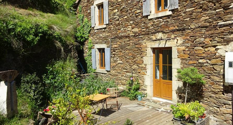 Gîte pour 6 personnes, avec jacuzzi et terrasse