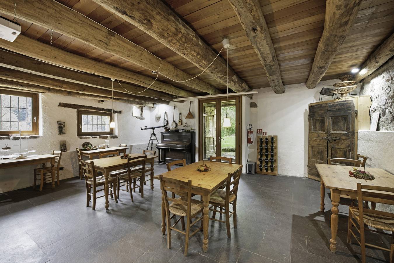 Entire apartment, Apartment 'Le Fratte' with Mountain View, Private Garden and Wi-Fi in Pertica Alta, Garda Mountains