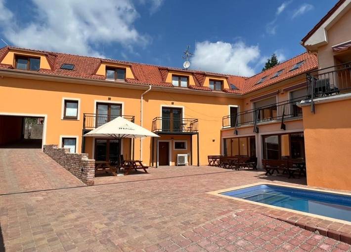 Dom gościnny dla 8 osób, z Taras i Basen oraz Sauna i Widok w Mikulov