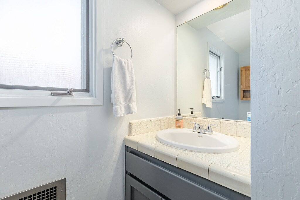 Capitola Hideaway - Cozy two-story Condo in Capitola, Santa Cruz County