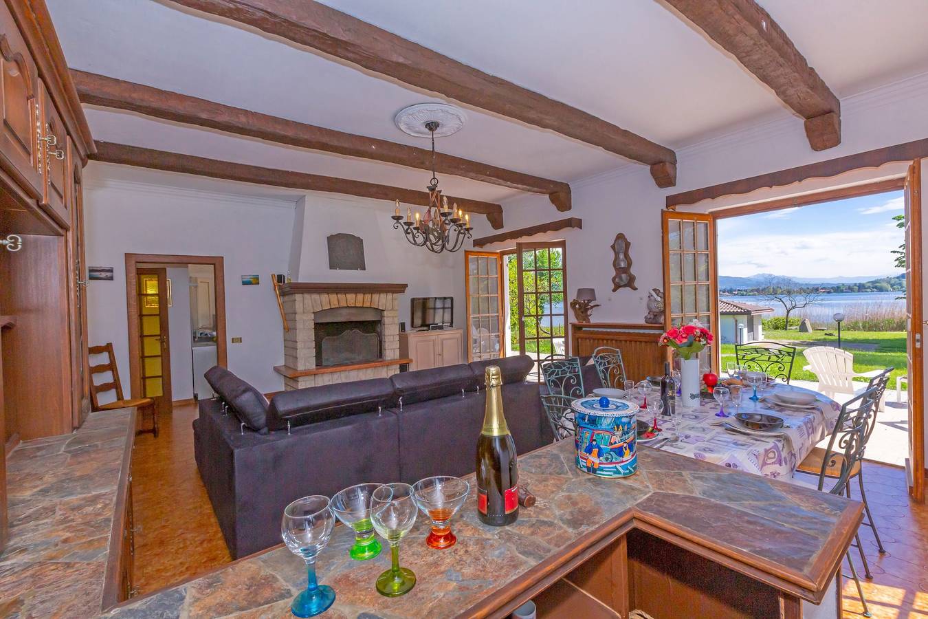 Villa Martine Au Bord Du Lac in Cadrezzate con Osmate, Lago Maggiore (Lombardei)
