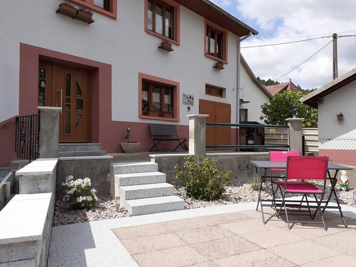Gîte pour 4 personnes, avec terrasse et jardin