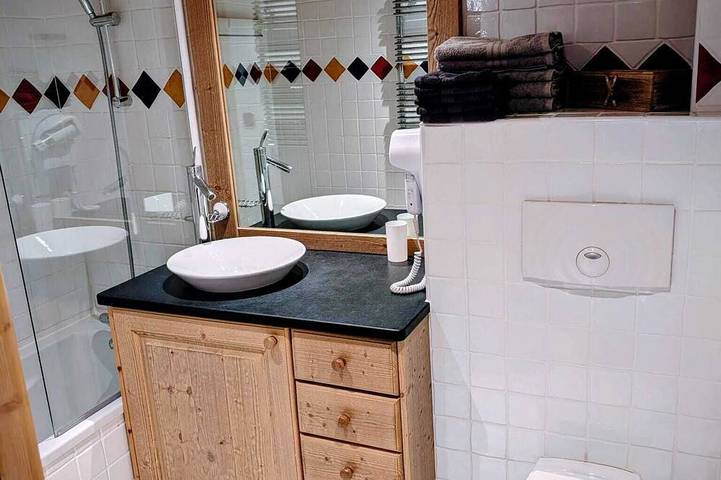 Apartamento entero, Comfortable, fully-equipped chalet-style duplex in resort center. in Sainte-Foy-Tarentaise, Macizo del Ruitor