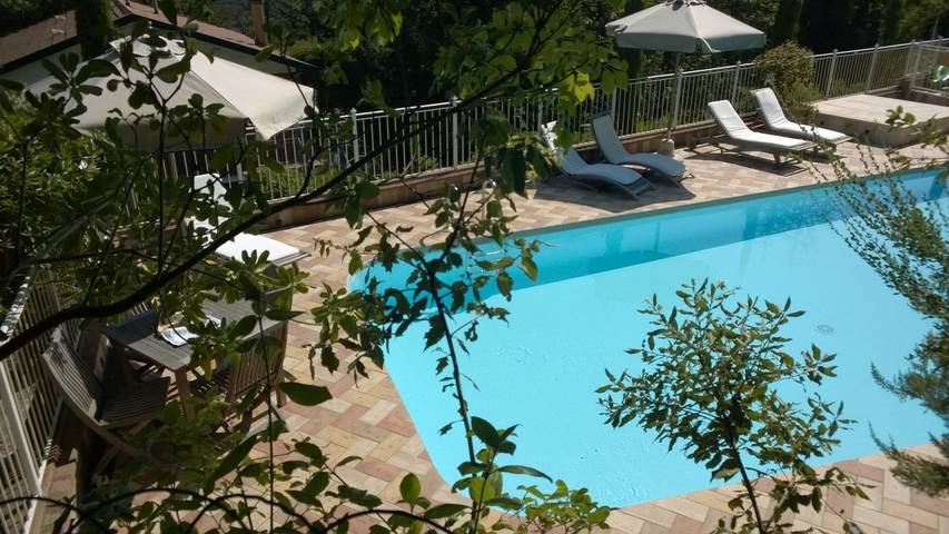 Villa for 5 people, with garden and pool as well as terrace in Italian Riviera