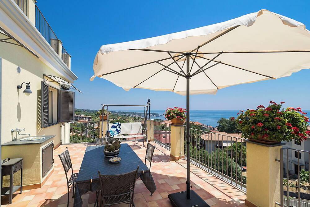 Entire apartment, Exceptionally panoramic apartment-suite in Aci Trezza, Aci Castello